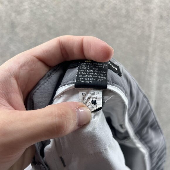 Greg Norman Shorts Mens 34 Gray Golf Chino Stretch Performance Flat Front - Picture 7 of 10